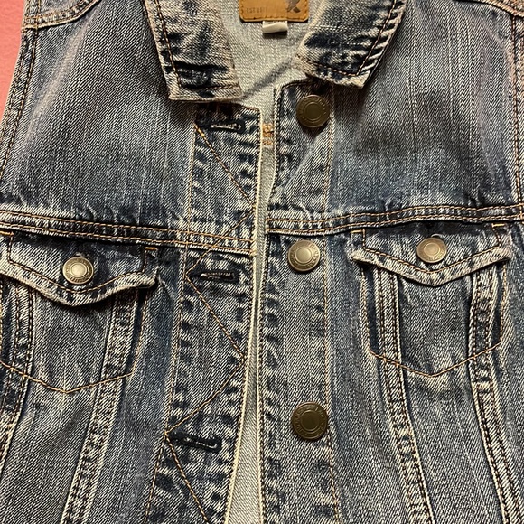 American Eagle Denim Vest - Picture 2 of 3